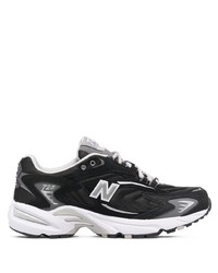 New Balance 725 Low Top Sneakers