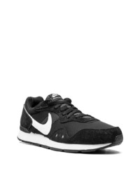 Nike Venture Runner Low Top Sneakers