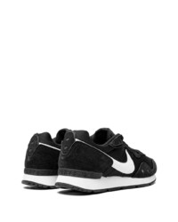 Nike Venture Runner Low Top Sneakers