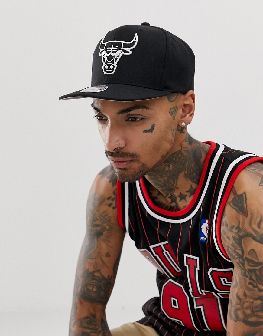 Chicago Bulls 110 Pinch Panel Curved VSnapback Details about   Mitchell & Ness 