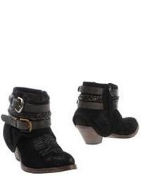 HTC Ankle Boots