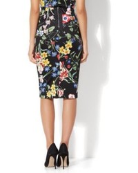New York & Co. 7th Avenue Pull On Pencil Skirt Black Floral Petite
