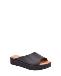 evolve Flora Slide Sandal