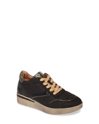 Gentle Souls by Kenneth Cole Haddie Jogger Sneaker