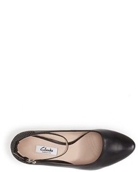 Clarks hot sale narrative pumps