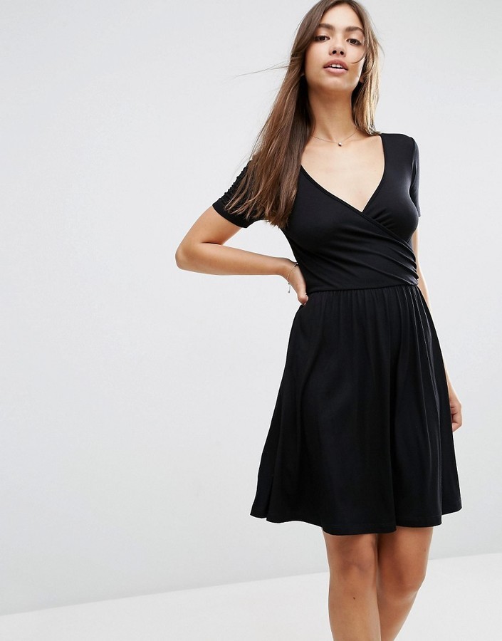 black skater dress short sleeve