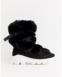 UGG Fluffy Short Chunky Sole Ski Boots In Black