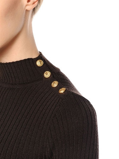 Turtleneck with gold outlet buttons