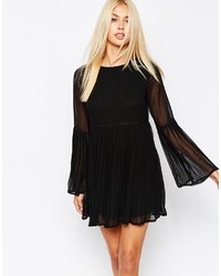 Missguided Flared Sleeve Pleated Swing Dress