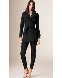 Burberry The Chelsea  Short Heritage Trench Coat