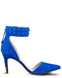 GUESS Evanne Pointed Toe Pumps