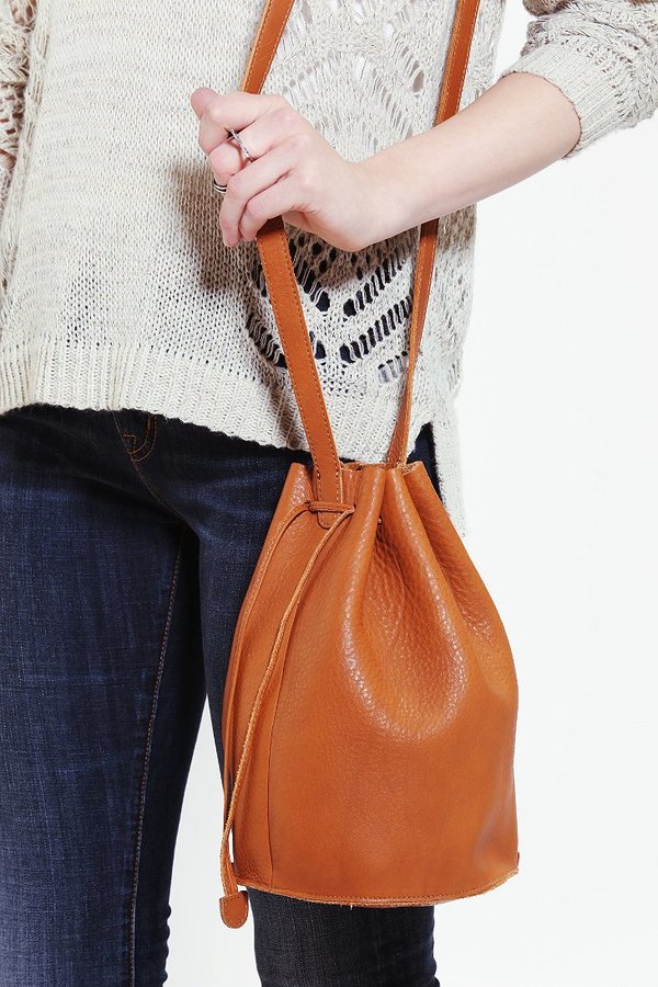 The BAGGU Drawstring Bucket Bag Is a Great Everyday Bag