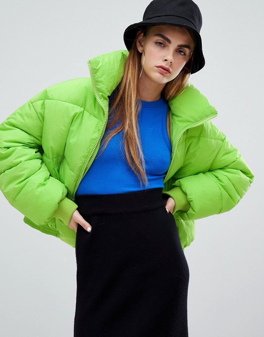 Купить укороченную куртку женскую. Куртка бершка зеленая. Куртка Bershka женская зеленая. Куртка бершка салатовая. Бершка куртка зеленая укороченная.