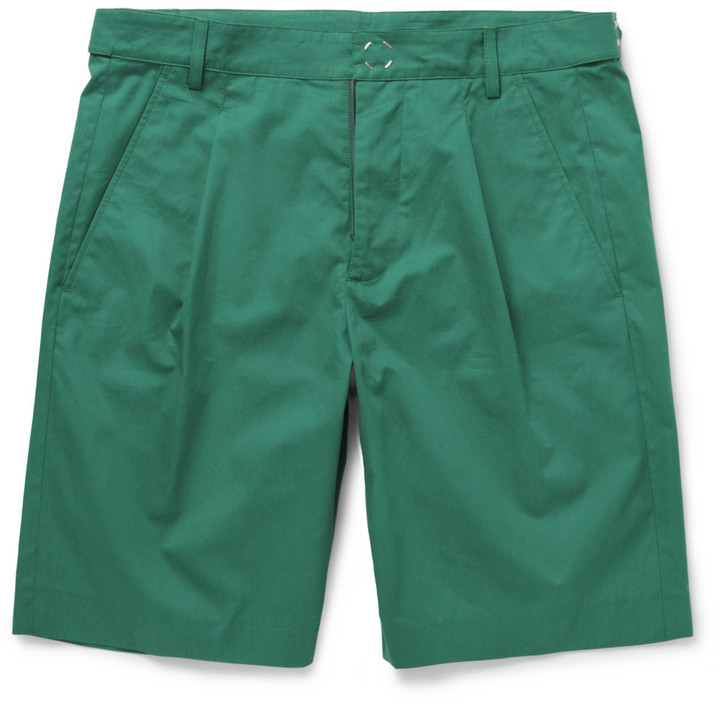 Green short. Зеленые шорты с рубашкой. Шорты мужские летние мятные. Зеленые шорты и синяя рубашка. Коралловые бермуды с бирюзовой рубашкой.