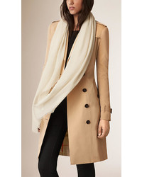 Burberry The Lightweight Cashmere Scarf