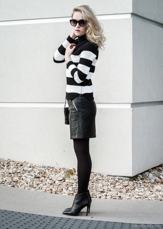 Black Leather Pencil Skirt Outfits: 