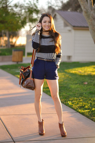 Navy Shorts Outfits For Women: 