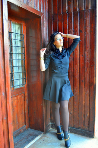 Brown Tights Outfits: 