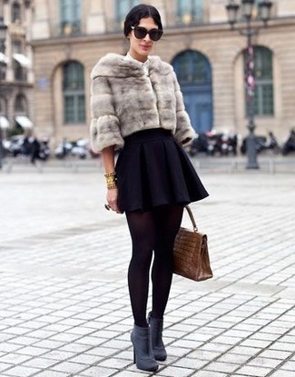 Charcoal Fur Jacket Outfits: 