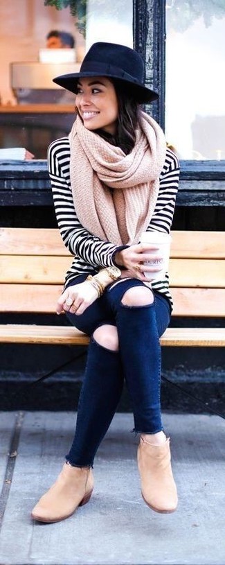 Tan Scarf Warm Weather Outfits For Women: 