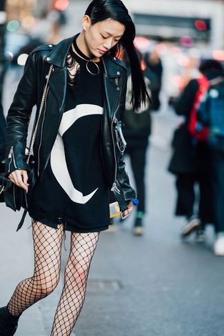 Black Velvet Choker Outfits: 