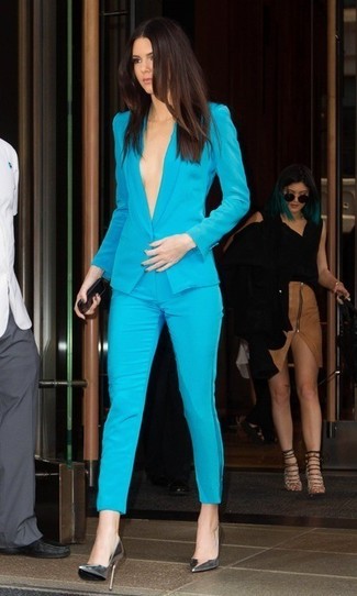 Aquamarine Skinny Pants Outfits: This combo of an aquamarine blazer and aquamarine skinny pants is impeccably stylish and yet it's relaxed enough and ready for anything. Complement your ensemble with silver leather pumps et voila, your look is complete.