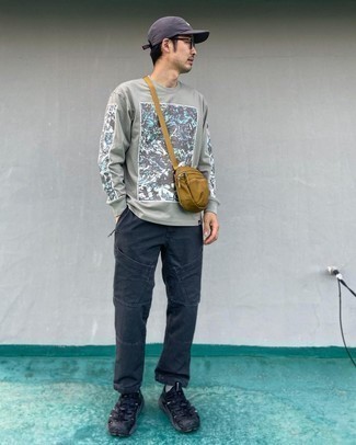 Brown Canvas Messenger Bag Outfits: 