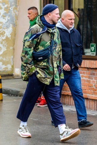 Olive Camouflage Parka Outfits For Men: 