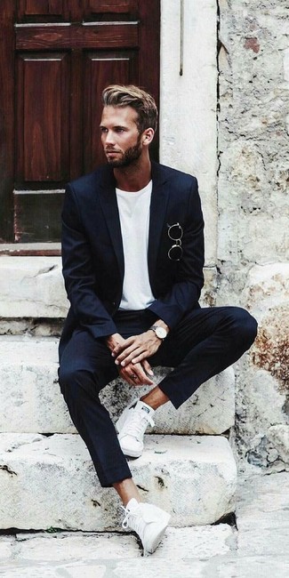 Black Wool Suit Outfits: 