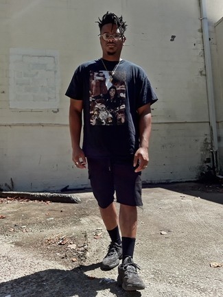 Black Print Crew-neck T-shirt Outfits For Men: 