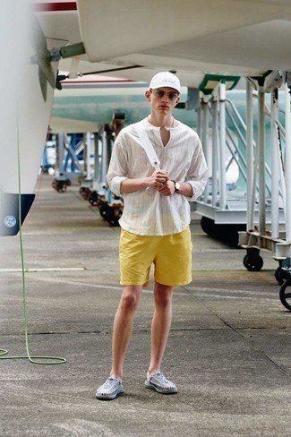 Mustard Shorts Outfits For Men: 