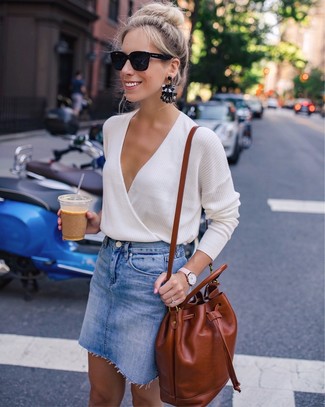 Beige V-neck Sweater Outfits For Women: 