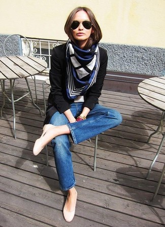 Navy and White Print Scarf Outfits For Women: 