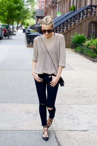 Black Ripped Jeans Outfits For Women: 