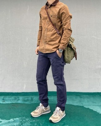 Barn Jacket Outfits: The ultimate foundation for killer casual style for men? A barn jacket with navy cargo pants. To give your outfit a more laid-back finish, why not complement your ensemble with beige athletic shoes?
