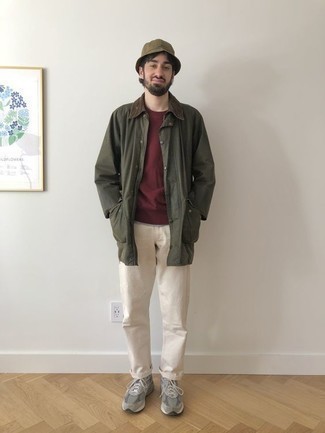 Beige Chinos Outfits: An olive barn jacket looks so casually stylish when paired with beige chinos. A pair of grey athletic shoes can easily dress down an all-too-classic look.