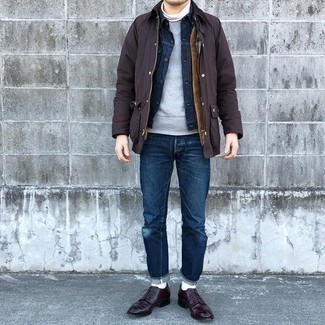 Dark Brown Barn Jacket Outfits: When the setting permits casual dressing, you can opt for a dark brown barn jacket and navy jeans. Introduce burgundy leather derby shoes to the equation to easily rev up the classy factor of your outfit.