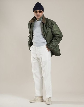 Olive Barn Jacket Outfits: Combining an olive barn jacket with white chinos is a safe and comfortable option. And if you wish to immediately tone down this ensemble with a pair of shoes, why not introduce a pair of beige canvas low top sneakers to the mix?