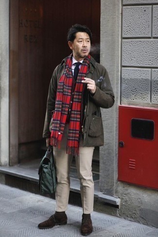 Red Scarf Outfits For Men: Marrying a dark brown barn jacket with a red scarf is a good choice for a neat and relaxed look. In the footwear department, go for something on the more elegant end of the spectrum and complement your look with dark brown suede oxford shoes.