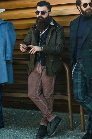 Brown Chinos Fall Outfits: Consider wearing a dark green barn jacket and brown chinos to feel fully confident in yourself and look cool and casual. For shoes, you can take a classier route with black leather casual boots. Rest assured, this ensemble will keep you comfortable as well as looking seriously stylish in this weird transition weather.