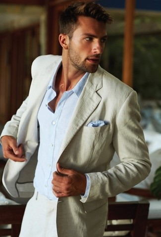 Light Blue Pocket Square Outfits: This combo of a beige blazer and a light blue pocket square is solid proof that a safe casual getup doesn't have to be boring.
