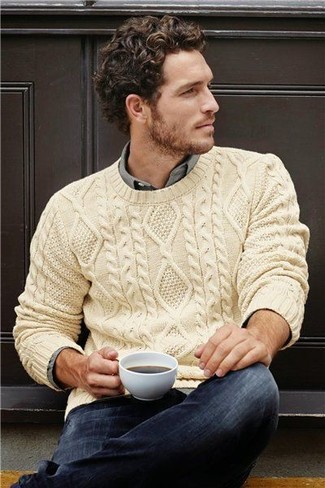 Tan Cable Sweater Outfits For Men: Sharp yet comfy, this ensemble combines a tan cable sweater and navy jeans.
