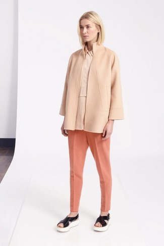 Orange Tapered Pants Outfits For Women: A beige coat and orange tapered pants paired together are such a dreamy ensemble for fashionistas who love classic and chic styles. Want to dial it down when it comes to shoes? Complement this look with black leather flat sandals for the day.