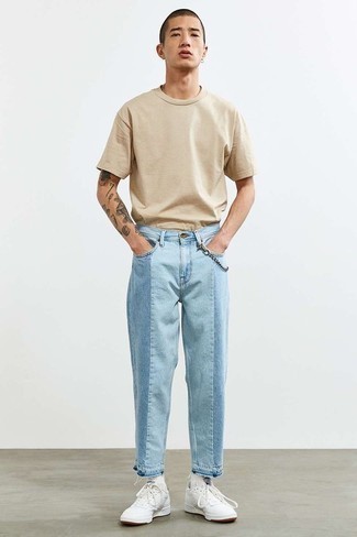 Light Blue Jeans with White Leather Low Top Sneakers Hot Weather Outfits For Men: Inject versatility into your daily casual rotation with a beige crew-neck t-shirt and light blue jeans. A pair of white leather low top sneakers is a good choice to finish your getup.