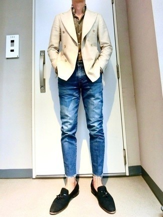 Beige Double Breasted Blazer Outfits For Men: This combo of a beige double breasted blazer and brown dress pants is the definition of masculine sophistication. Complete this look with black suede tassel loafers to effortlessly ramp up the fashion factor of this outfit.