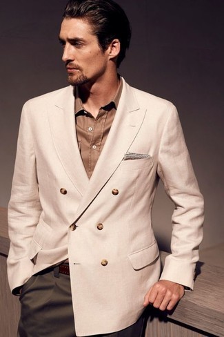 Beige Double Breasted Blazer Outfits For Men: A beige double breasted blazer and olive dress pants are absolute essentials if you're planning a classic closet that matches up to the highest menswear standards.