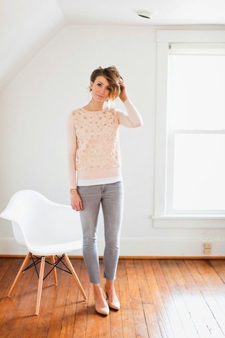 Beige Embellished Crew-neck Sweater Outfits For Women: Consider wearing a beige embellished crew-neck sweater and grey skinny jeans for a straightforward ensemble that's also well-executed. Why not complement this look with a pair of beige leather pumps for an extra touch of elegance?
