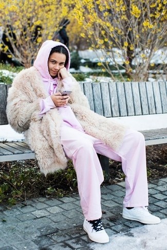 Beige Fur Coat Outfits: Fashionable and comfortable, this pairing of a beige fur coat and light violet sweatpants delivers ample styling opportunities. If you don't want to go all out formal, complete this look with a pair of white low top sneakers.