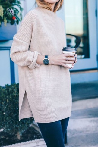 Tan Knit Oversized Sweater Outfits: If you’re a jeans-and-a-tee kind of gal, you'll like this basic combination of a tan knit oversized sweater and navy skinny jeans.
