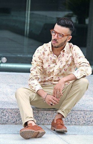 Beige Floral Long Sleeve Shirt Outfits For Men: For relaxed dressing with a twist, choose a beige floral long sleeve shirt and beige chinos. Brown leather tassel loafers will take this outfit down a smarter path.